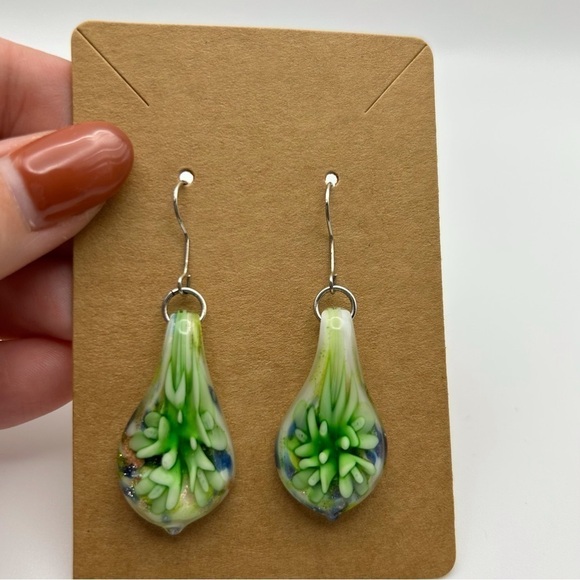 Boho Glass Green Fern Plant Teardrop Shaped Dangle Earrings Silver Tone Hook - Picture 5 of 7